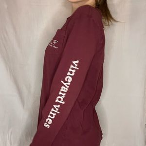 maroon vineyard vines long sleeved shirt🐳